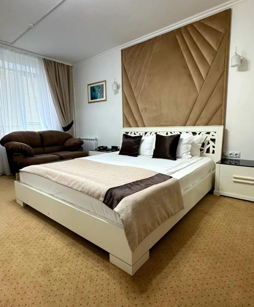 Kurmet Hotel อูรัลส์ค ภายนอก รูปภาพ