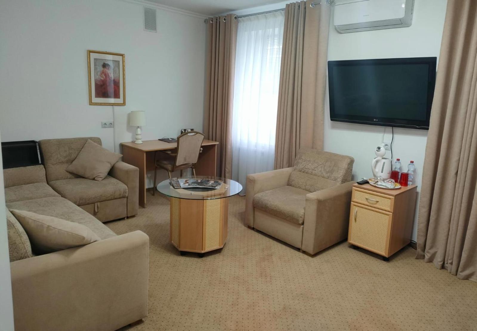 Kurmet Hotel อูรัลส์ค ภายนอก รูปภาพ