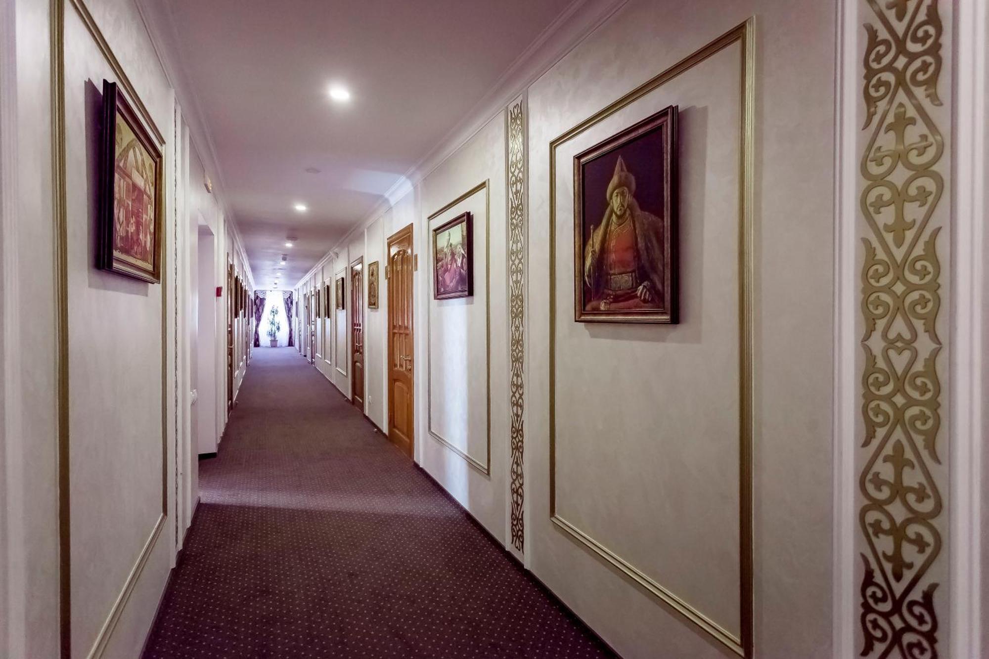 Kurmet Hotel อูรัลส์ค ภายนอก รูปภาพ