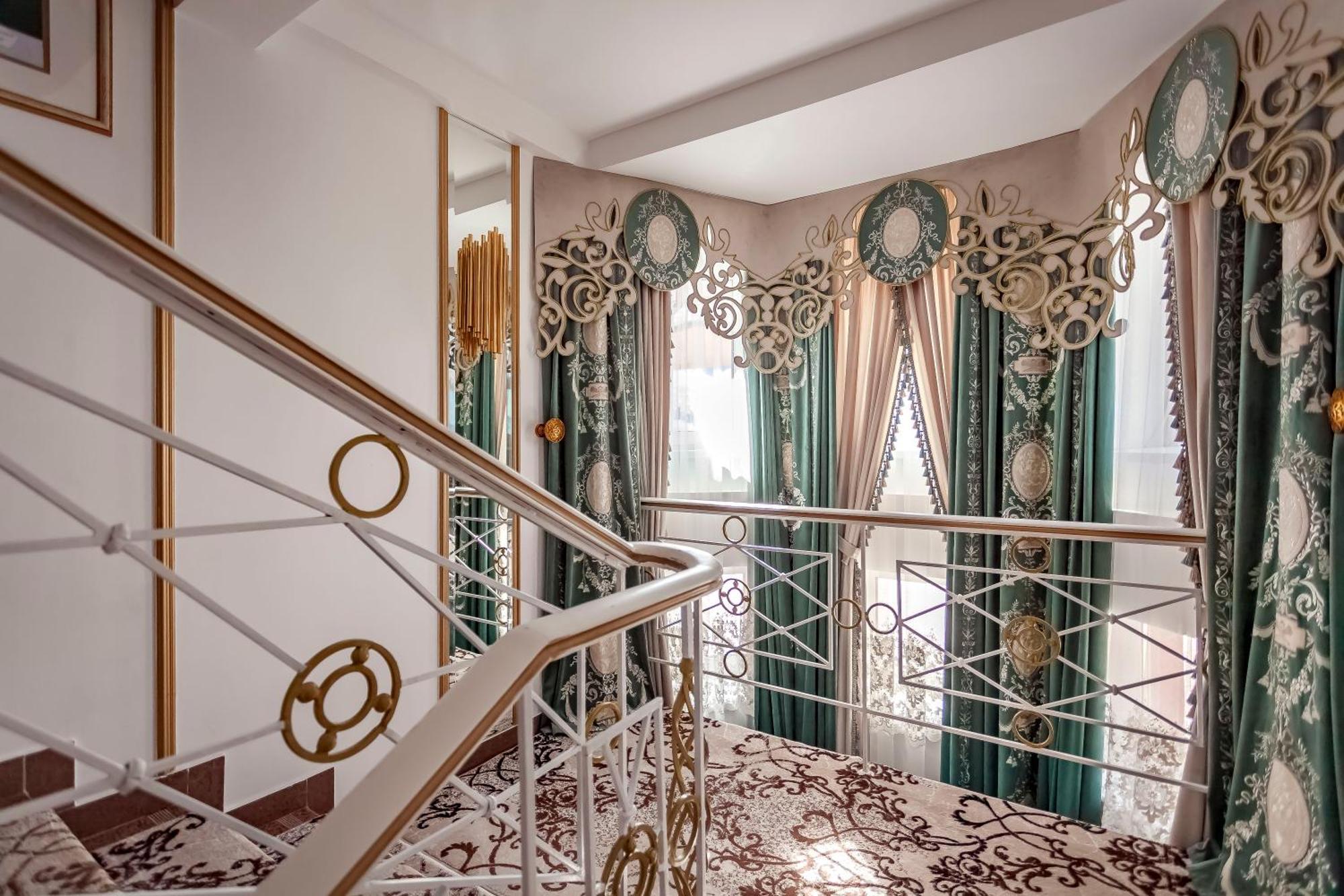 Kurmet Hotel อูรัลส์ค ภายนอก รูปภาพ