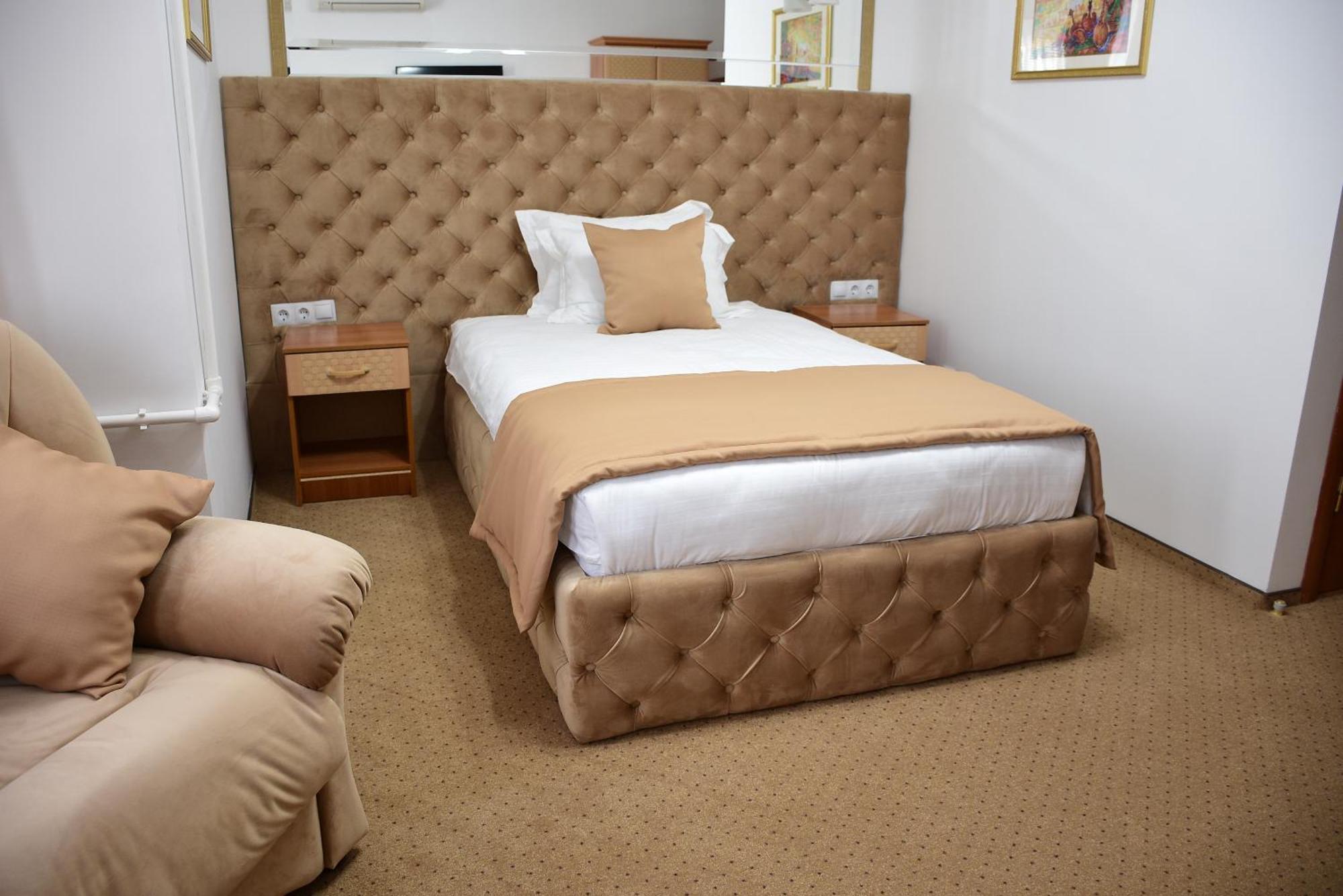 Kurmet Hotel อูรัลส์ค ภายนอก รูปภาพ