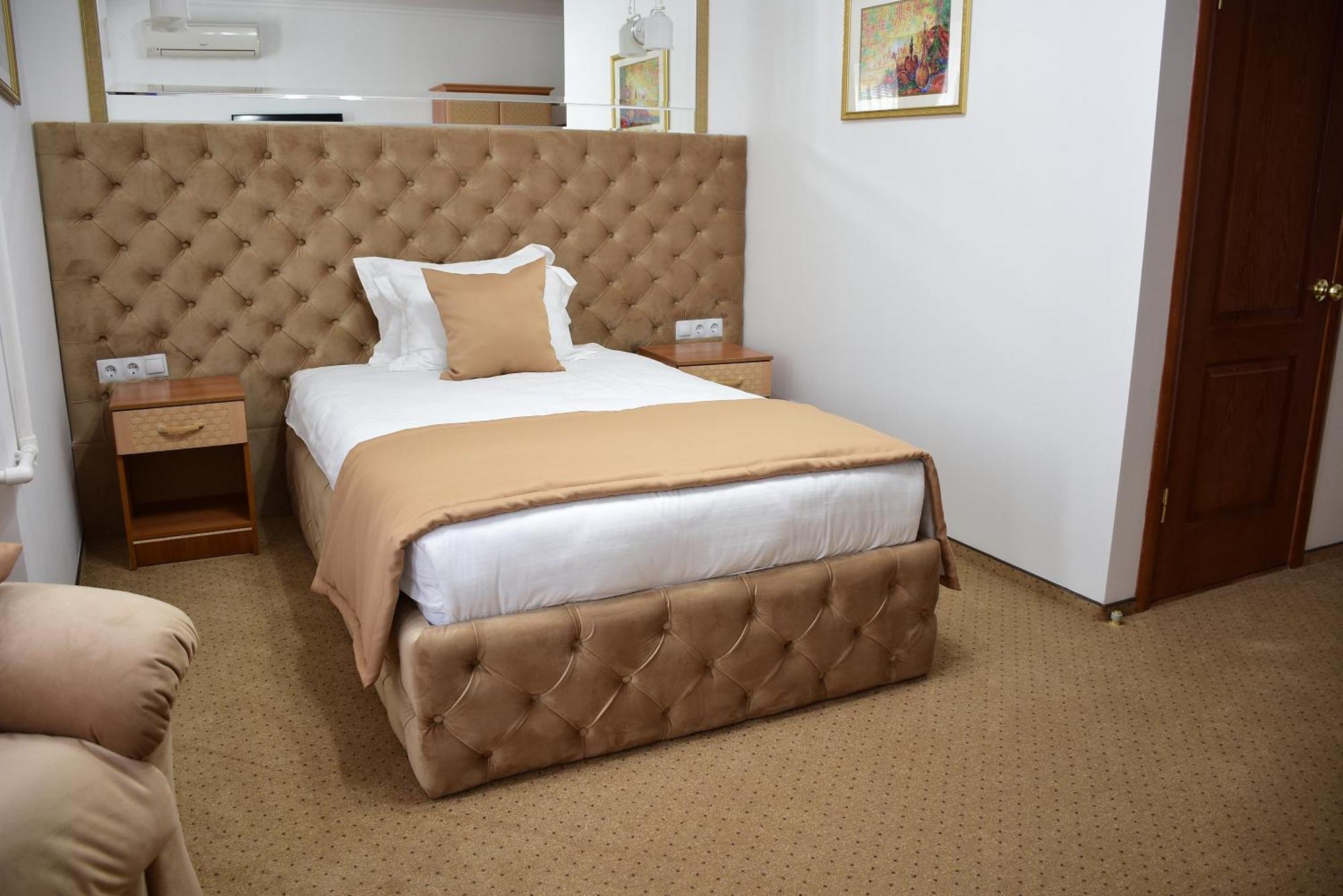 Kurmet Hotel อูรัลส์ค ภายนอก รูปภาพ
